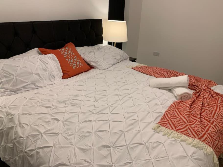 Brand New Entire 4 Bed House Multiple Free Parking Early Check-In Late Check- Out Allowed South Ockendon Exterior foto
