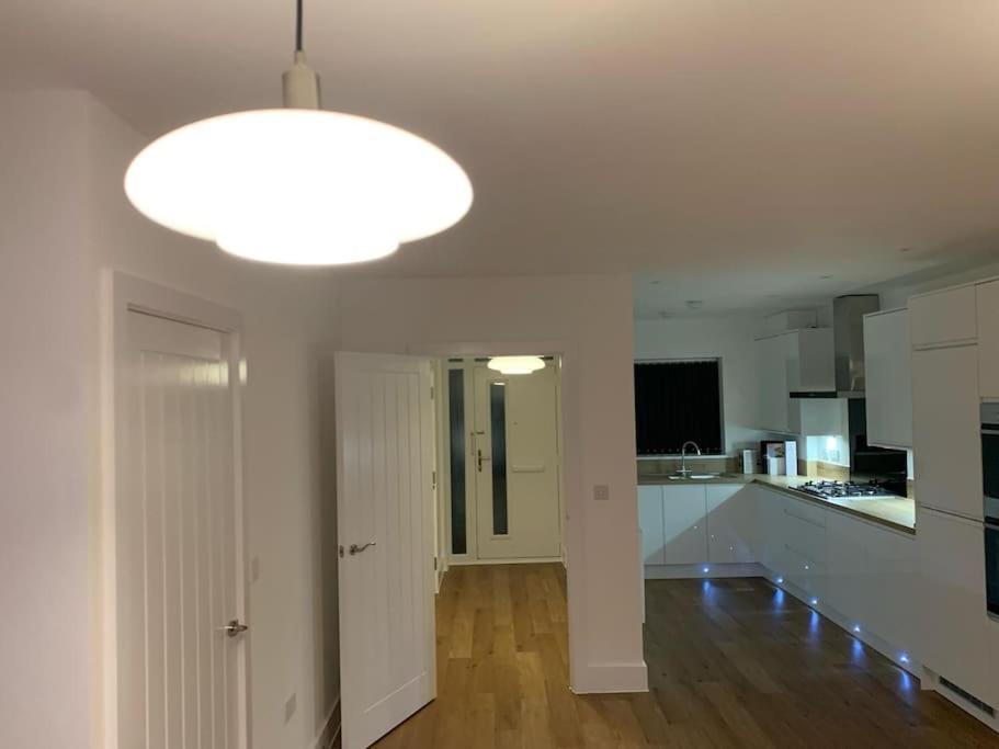 Brand New Entire 4 Bed House Multiple Free Parking Early Check-In Late Check- Out Allowed South Ockendon Exterior foto