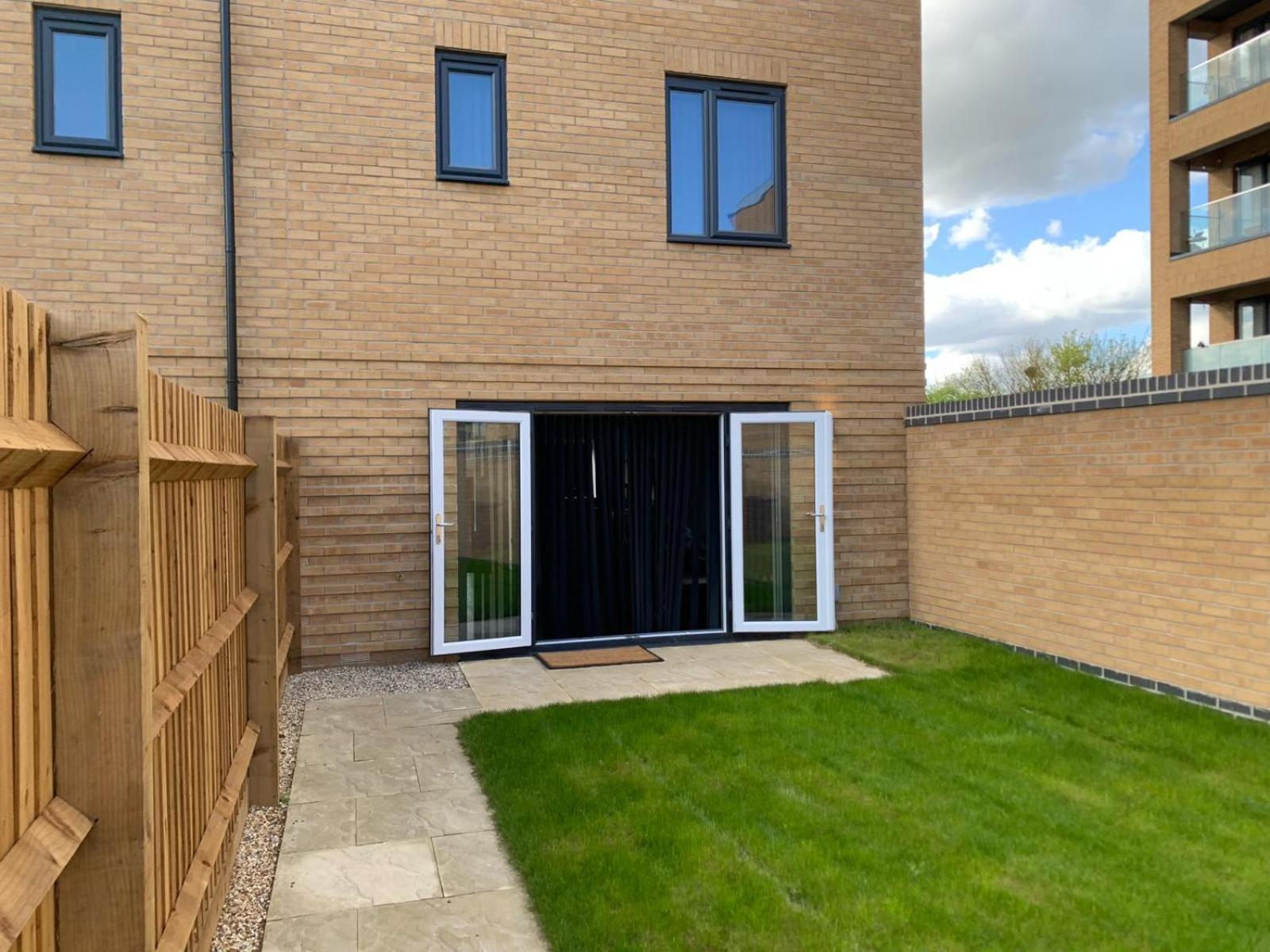 Brand New Entire 4 Bed House Multiple Free Parking Early Check-In Late Check- Out Allowed South Ockendon Exterior foto